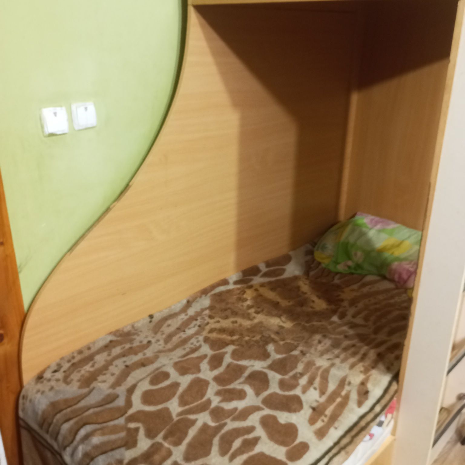 Дитяче двоповерхове ліжко