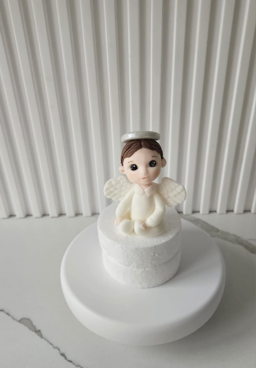Aniołek figurka z masy cukrowej na tort chrzest