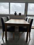 Mesa de jantar extensível em madeira