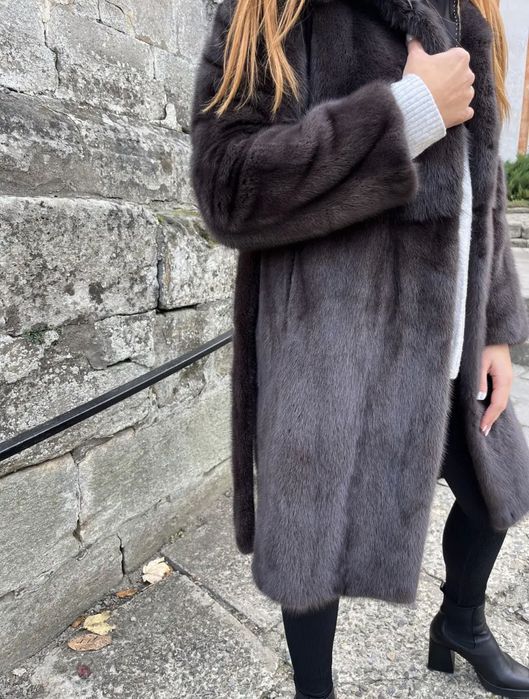 Натуральна Норкова шуба довжина 100 см