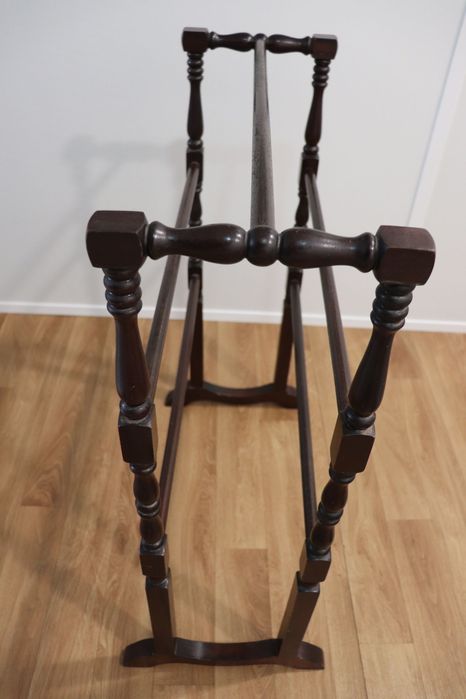 Toalheiro de madeira