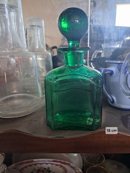 Frasco em vidro verde