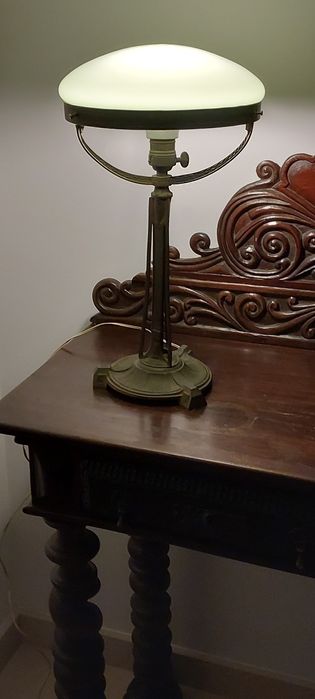 candeeiro Arte Nova em bronze, de mesa