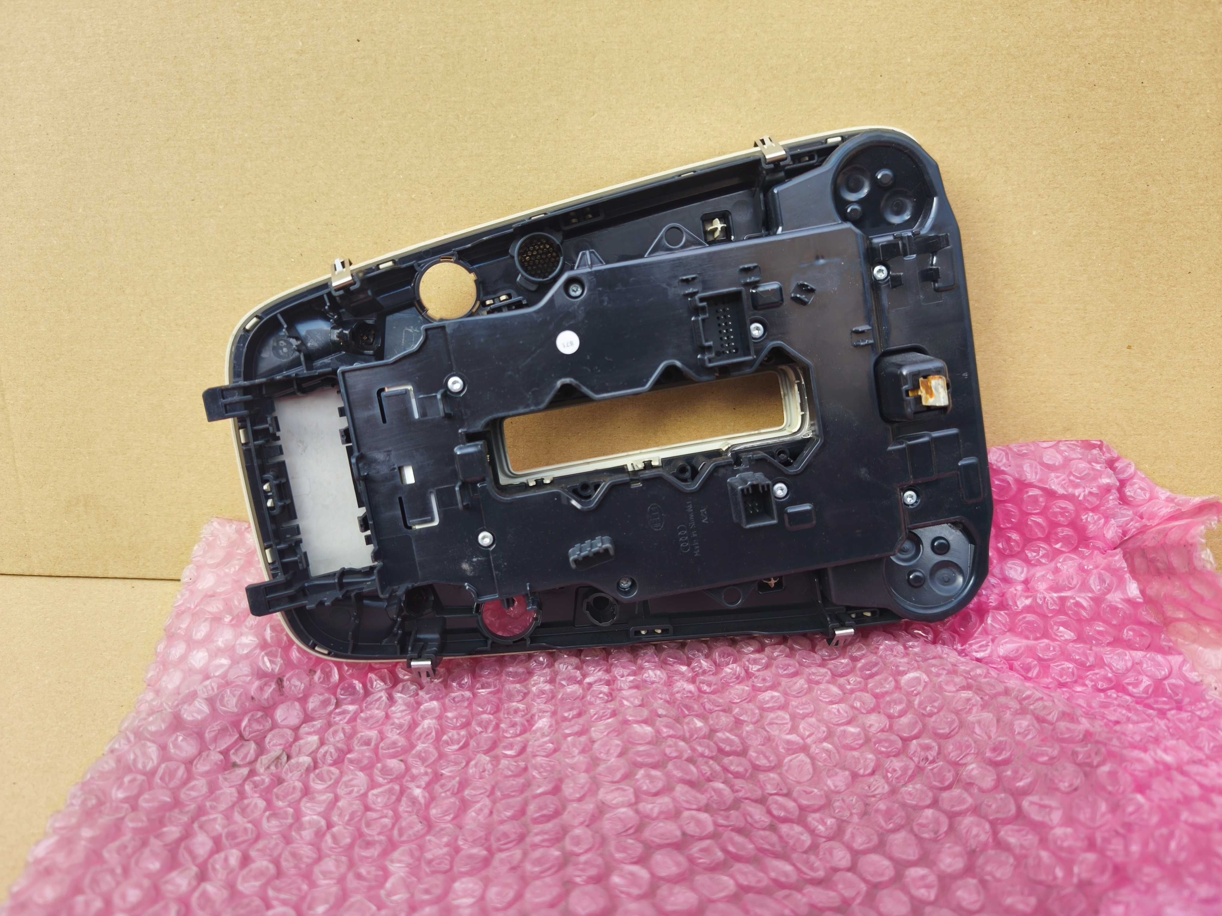 Audi Q7 4M0 panel podsufitki oświetlenie kabiny światło 4M0.947.135AB