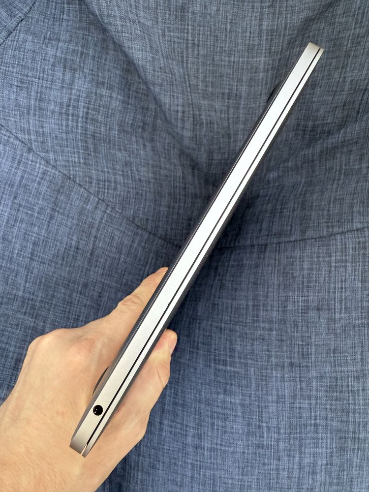 MacBook Pro 2019 13 i5 1.4/ 8GB /256 GB/ Touch Bar /93%