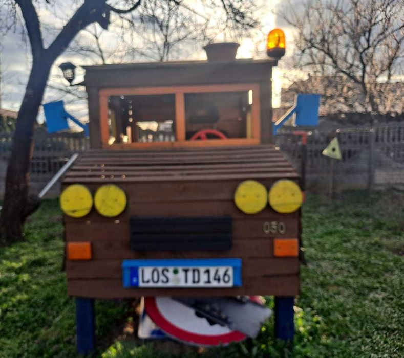 Domek ogrodowy samochodzik plus duża zjeżdżalnia