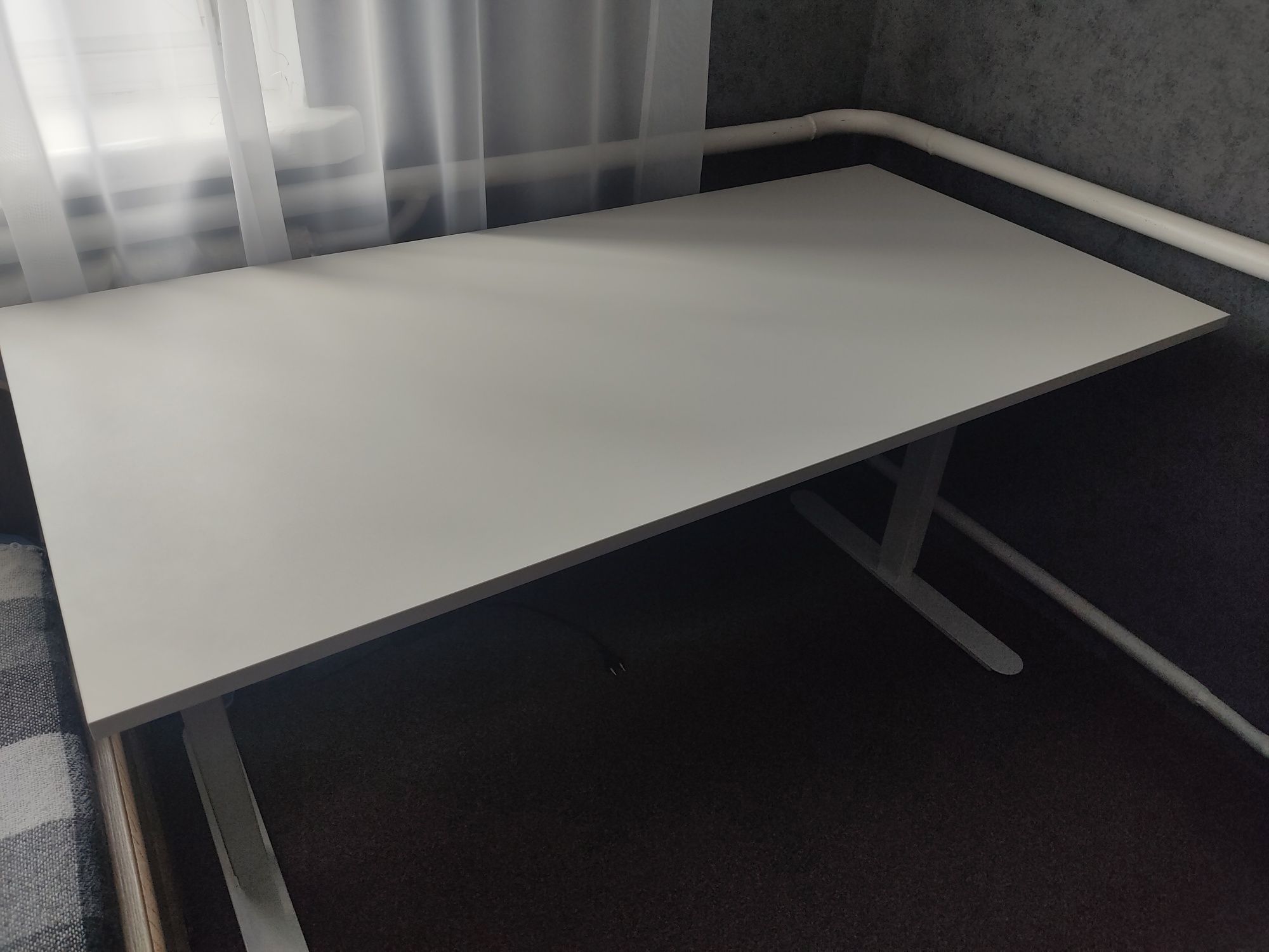Стіл з регулюванням висоти SVANEKE 70x140см білий