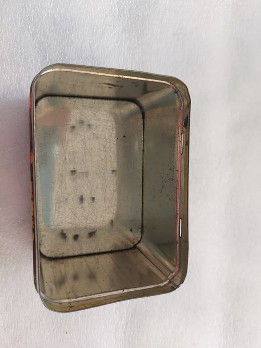 Metalowe pudełko po herbacie indyjskiej PRL vintage