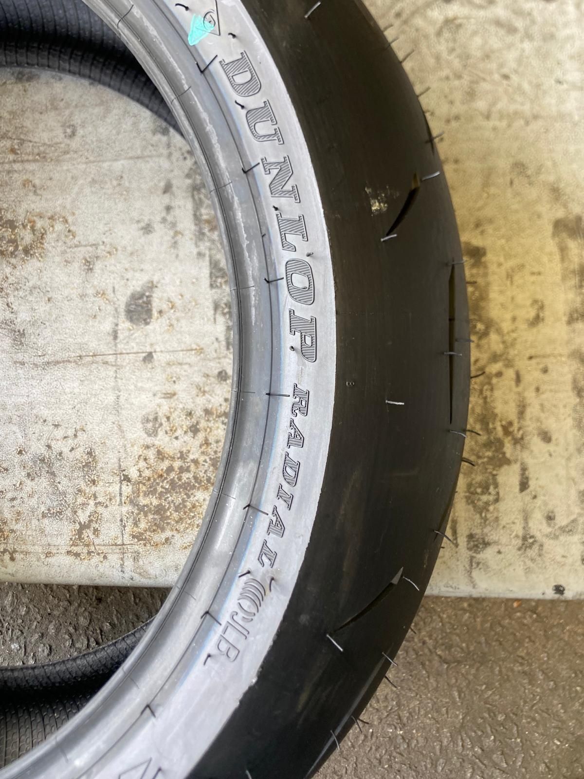 Pneu novo 200.55.17 e 120.70.17 Dunlop Sportmax D212