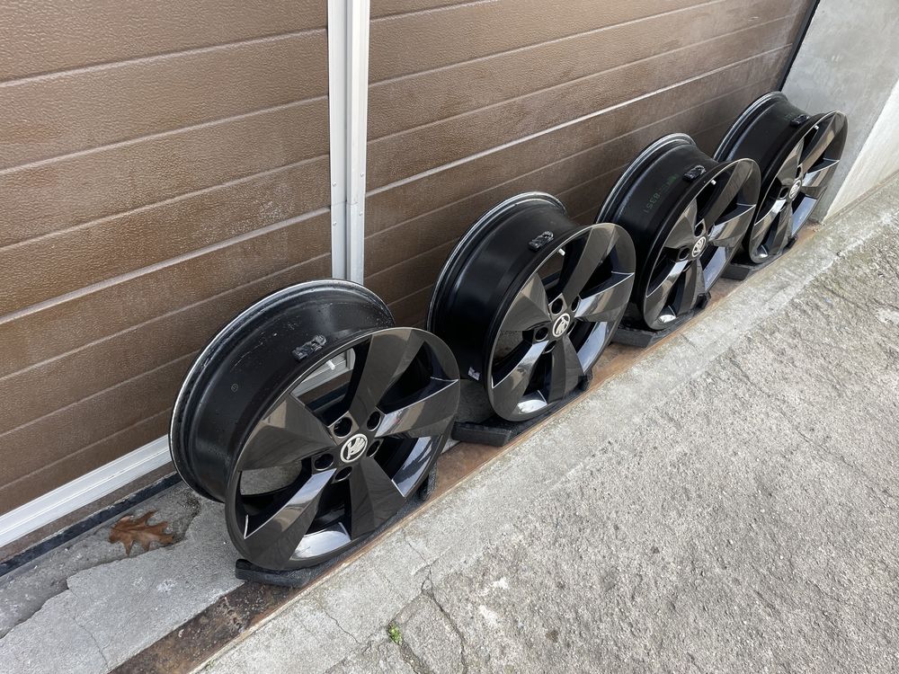 4x felgi aluminiowe 5x112 r17 et38 6,5J Alufelgi Czarne Oryginal Skoda