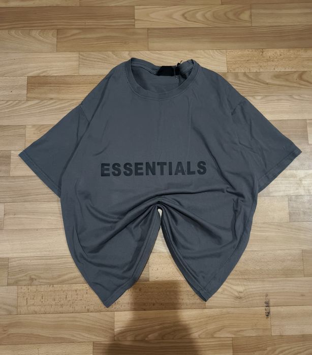 Футболка essentials