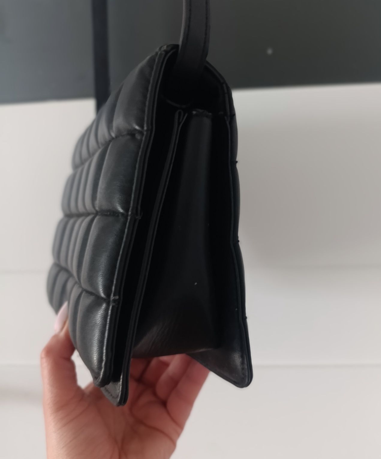 Torebka listonoszka h&m pikowana jak Chanel