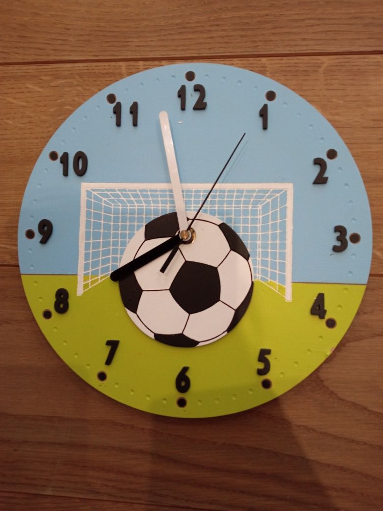 Zegar handmade dla małego piłkarza