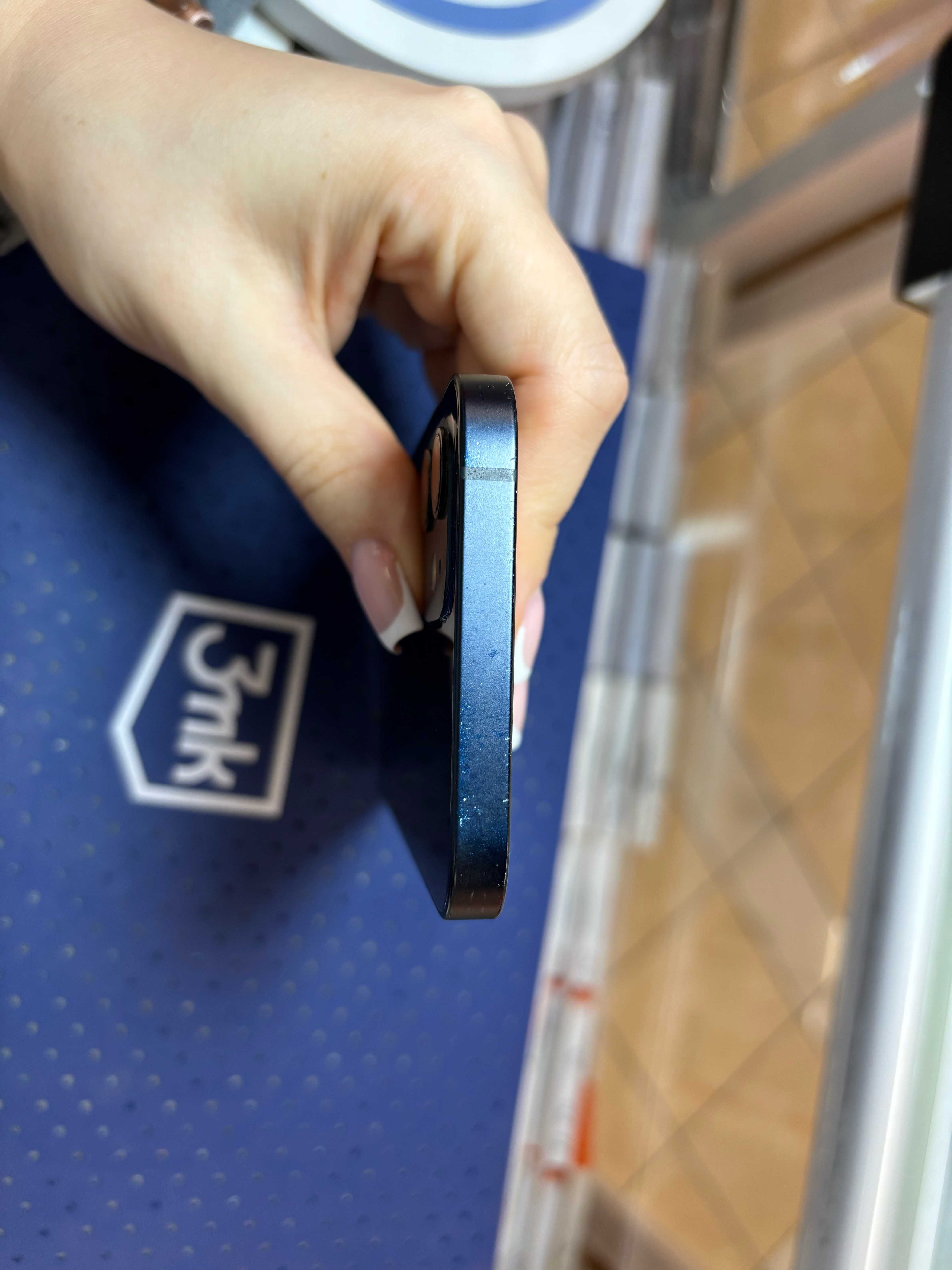 Apple iPhone 12, czarny, 64GB, używany