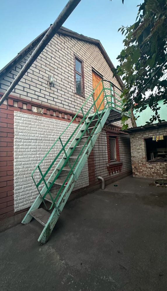 Продається будинок центрально-міський район.