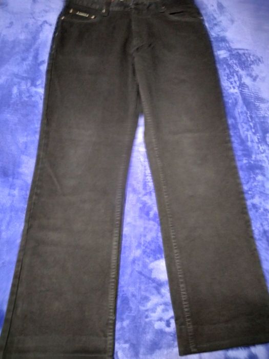 Продам джинсы мужские