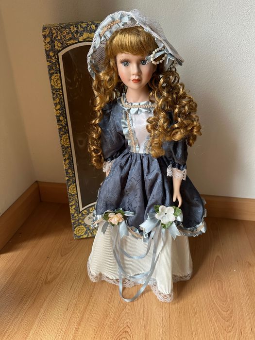 Boneca de Porcelana Grande