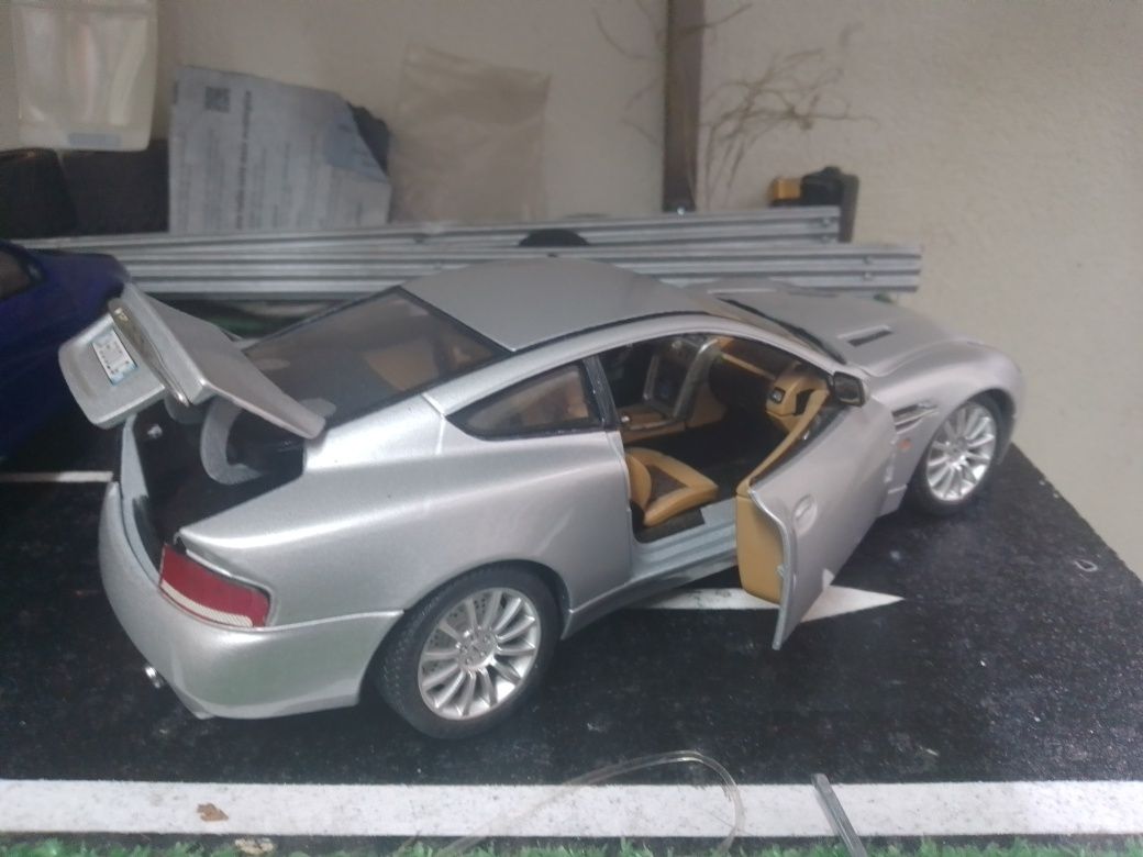 Miniatura 1/18 Aston Martin