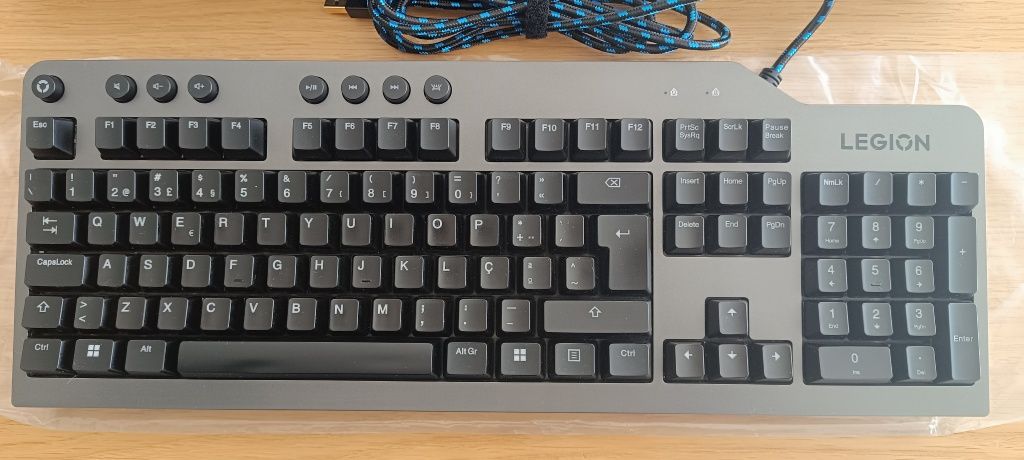 Teclado mecânico RGB Legion K500