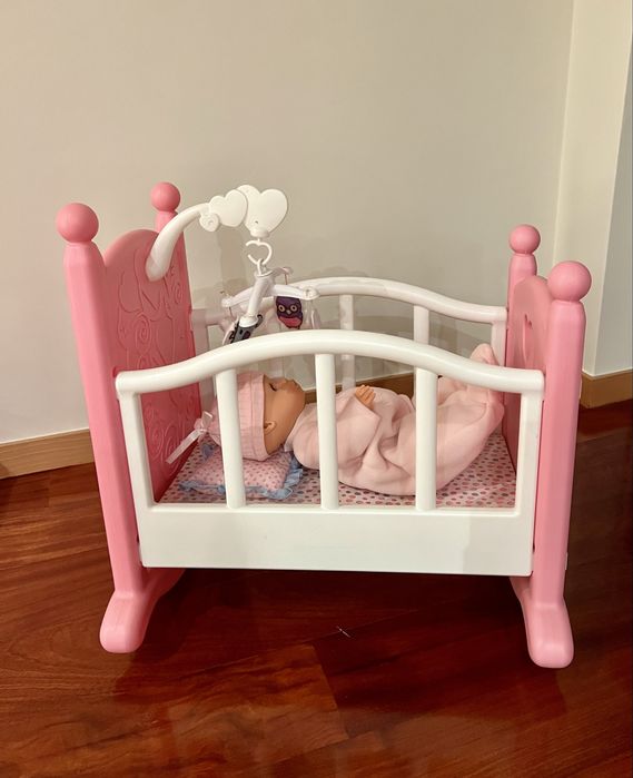 Berço com boneca