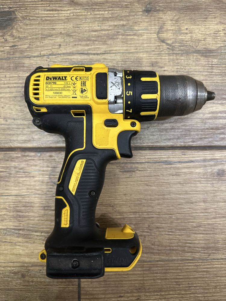 Wiertarko-wkrętarka udarowa Dewalt DCD790 - 2021r.