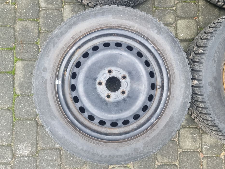 Koła, felgi, opony zimowe Ford 16 cali. Opony prawie nowe