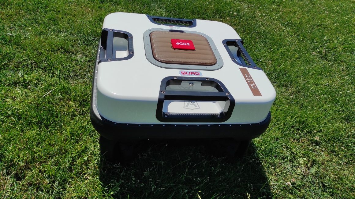 Kosiarka Automatyczna Ambrogio QUAD 4x4  do 3500m2 robot koszący