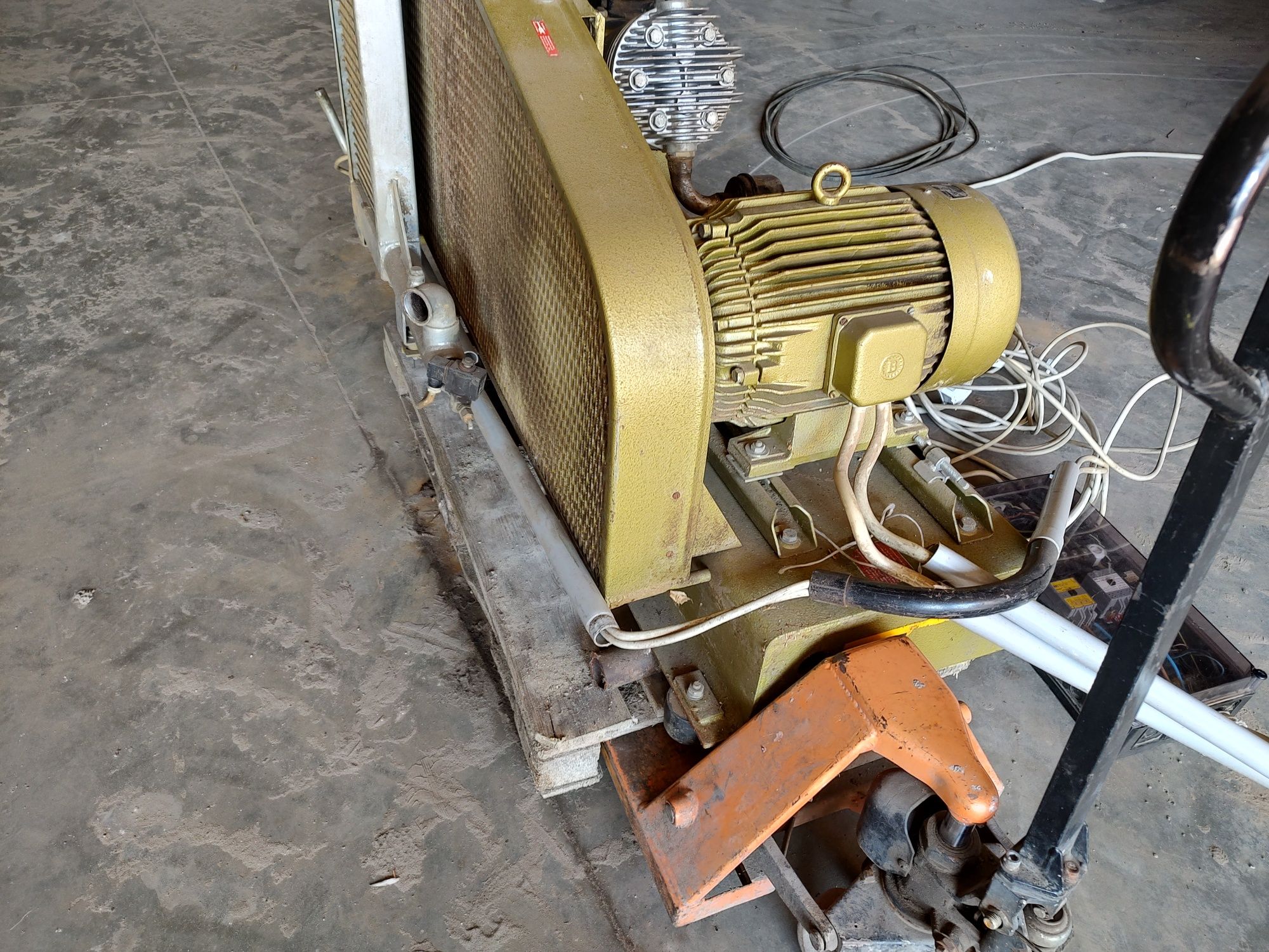 Sprężarka Kaeser 3000l/min 3m3 18KW jak nowa 3 tłokowa automat