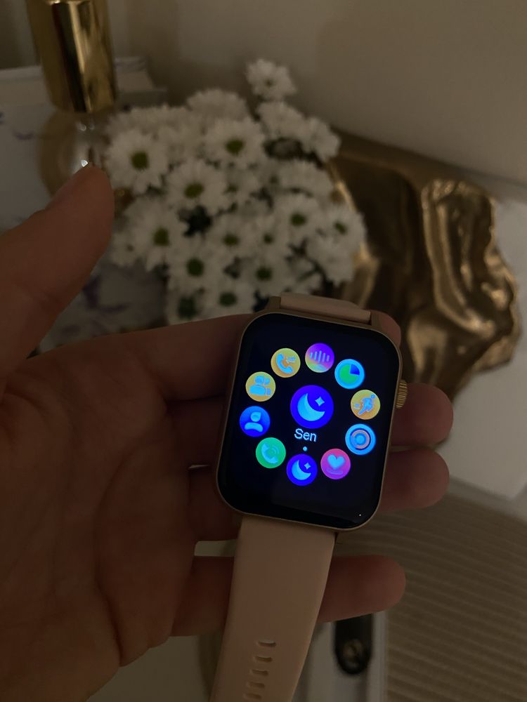 Zegarek smartwatch z 3 dodatkowymi opaskami