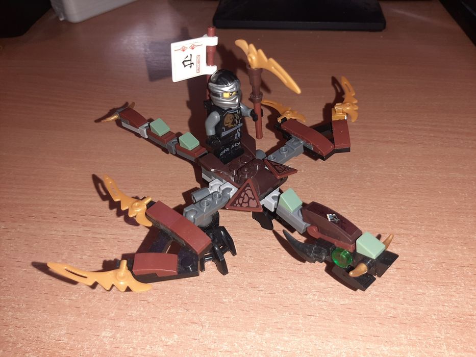 Набор Лего. Дракон Коула