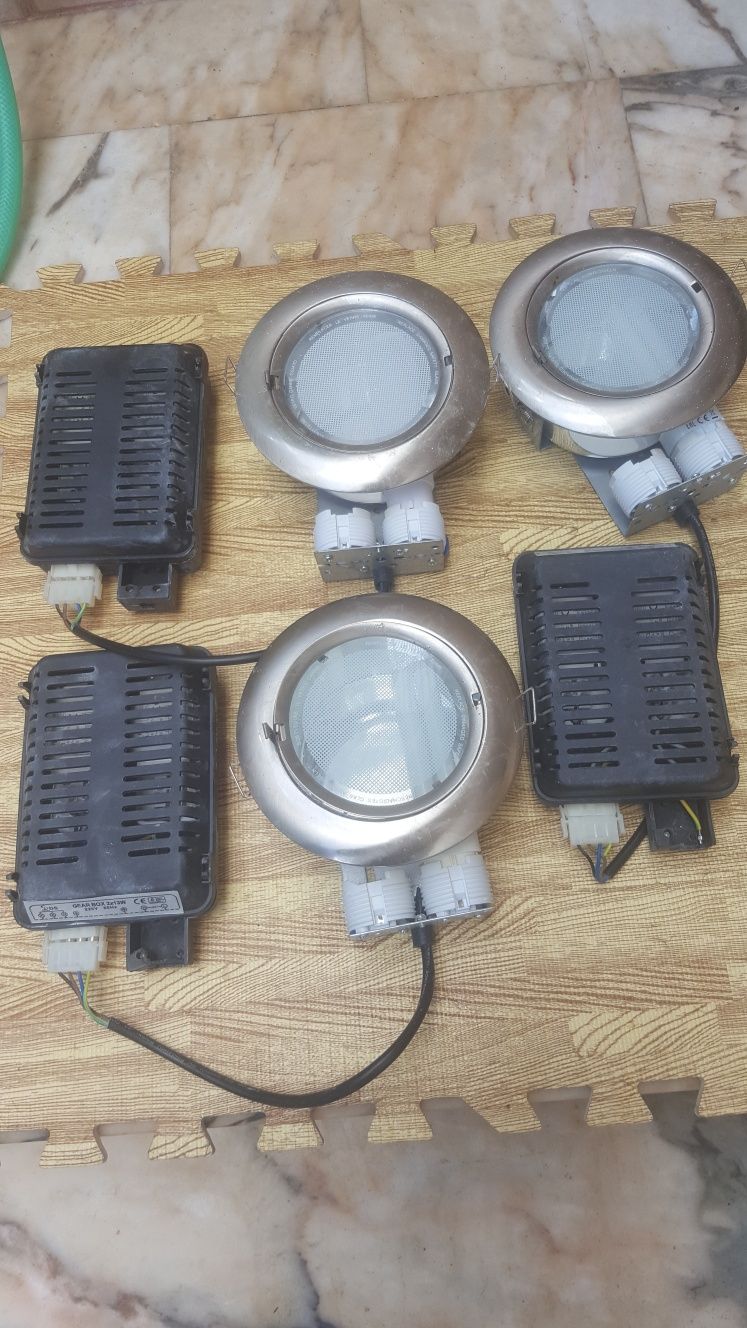 3 focos de aplicar  em tetos comos respetivos balastros