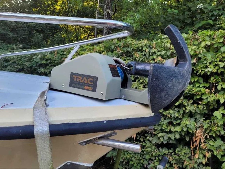 Łódź kabinowa wędkarska