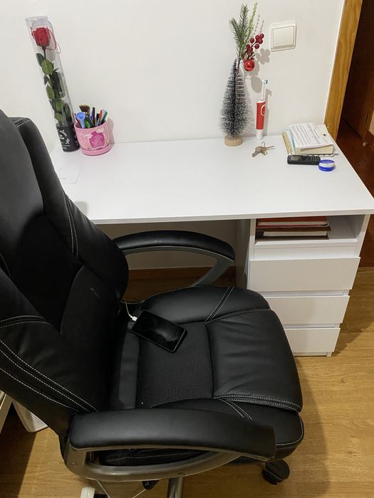 Secretária - mesa e cadeira