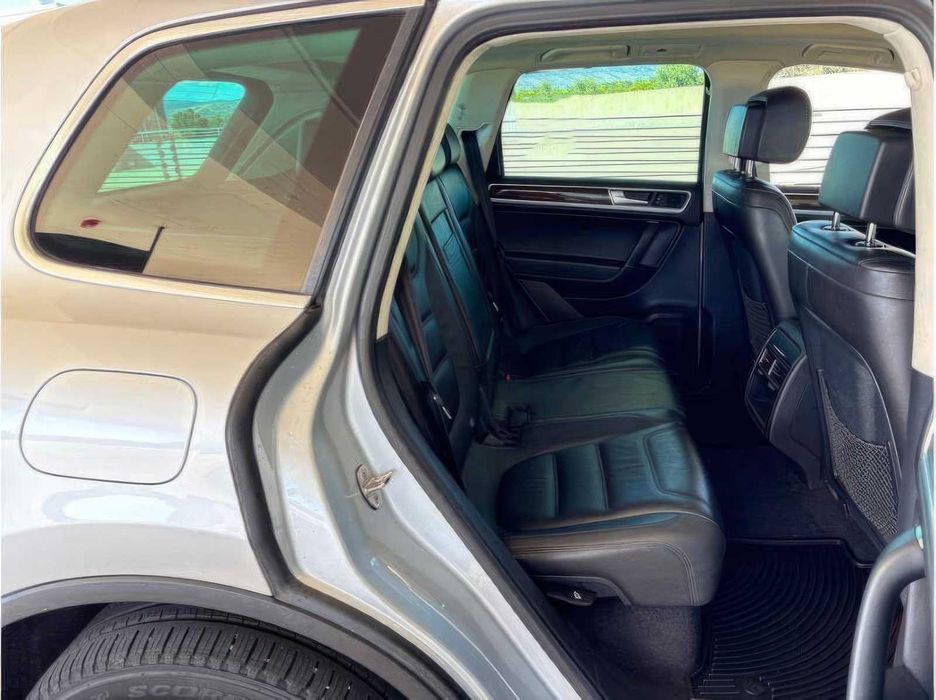 Volkswagen Touareg      2015