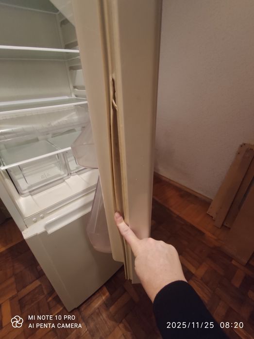 Холодильник Hotpoint Ariston