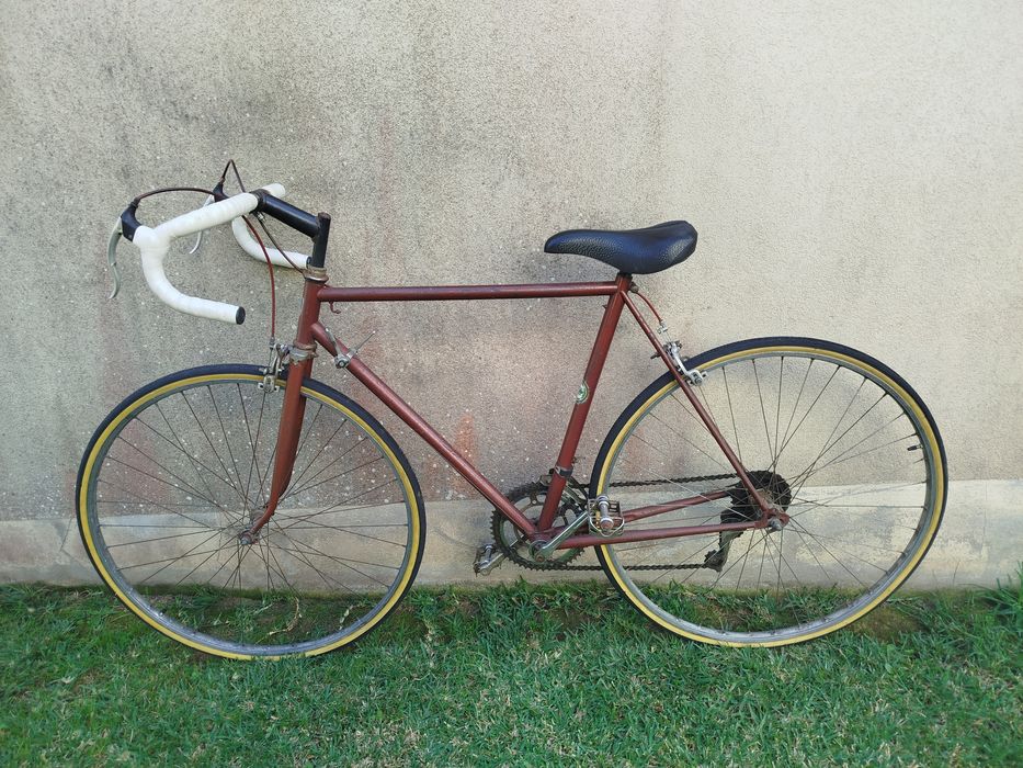 Bicicleta antiga de estrada
