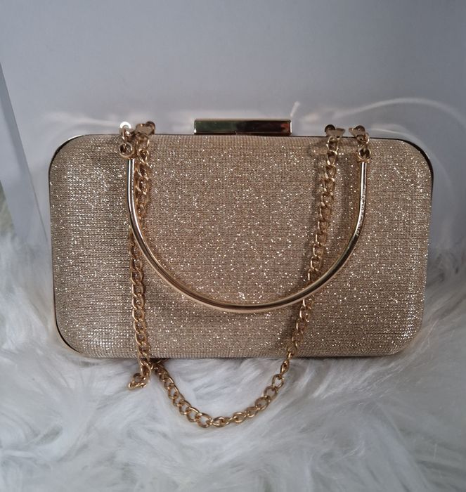 Złota błyszcząca torebka wizytowa puzderko kopertówka na łańcuszku