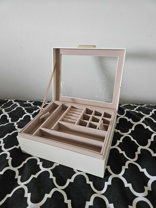 Szkatułka kuferek organizer na biżuterię jasna dwa poziomy