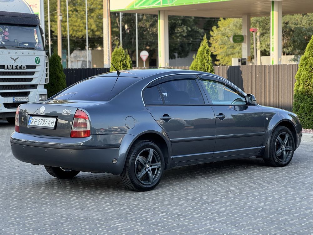 Продам Шкоду 1.8 газ бензин