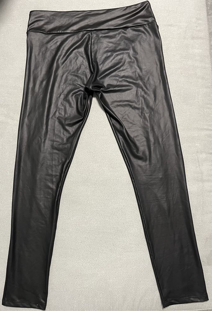 Czarne woskowane legginsy Amisu rozmiar L
