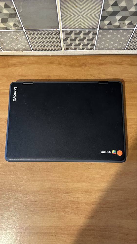 Chromebook Lenovo 300e laptop