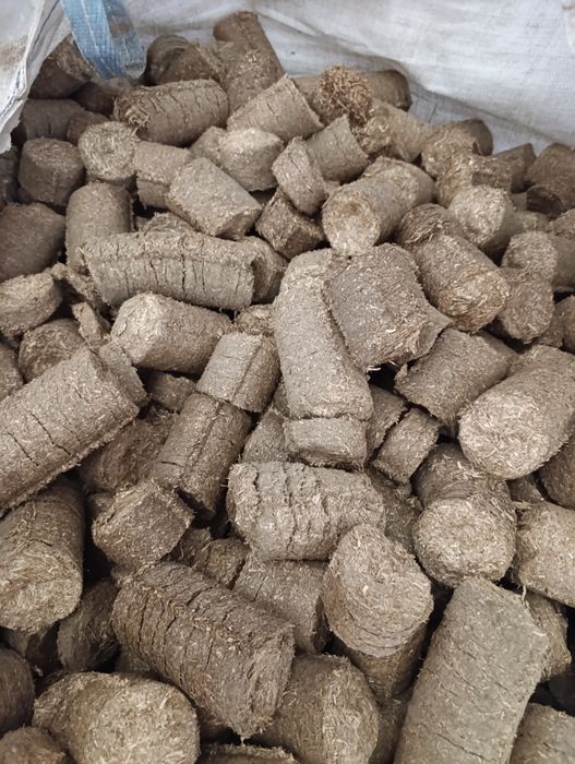 Brykiet ze słomy pellet słomiany