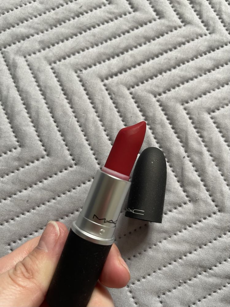 MAC Cosmetics matowa pudrowa pomadka do ust odcień 922 Werk Werk Werk