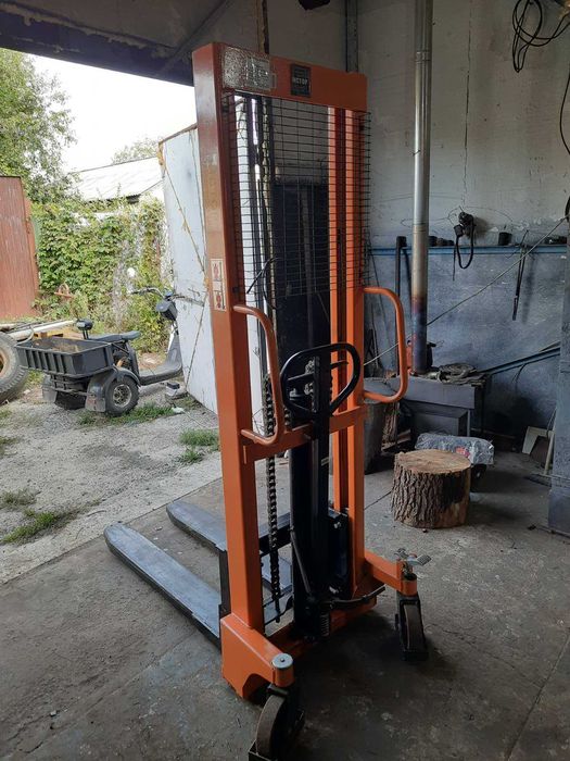 Гідравлічний штабелер INSTOR