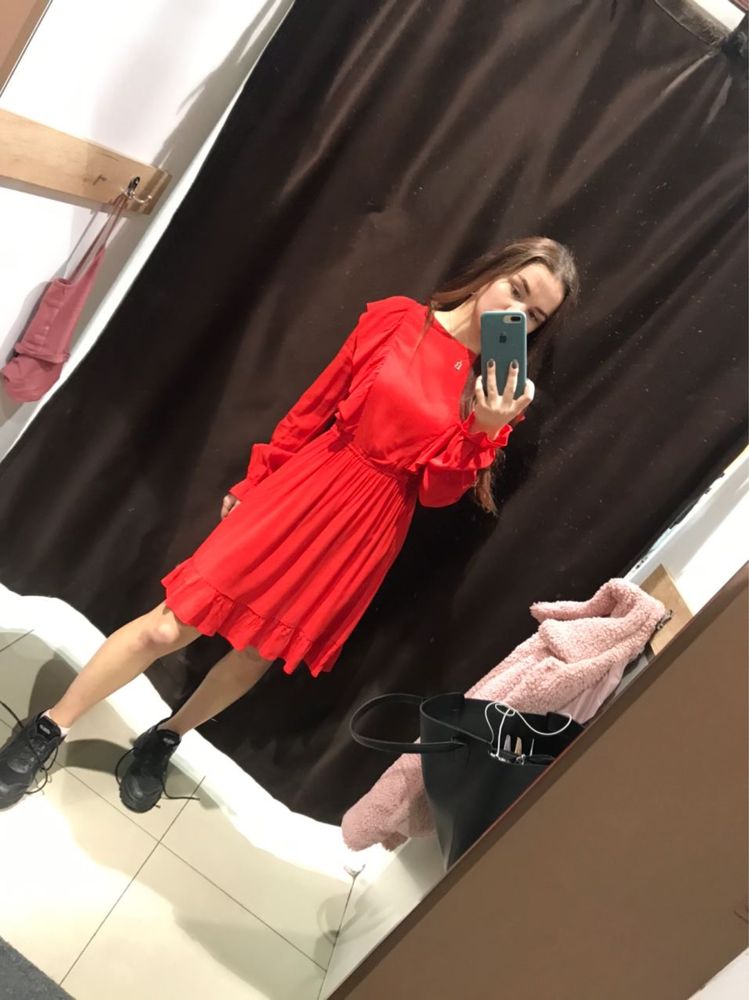 Червона сукня жіноча