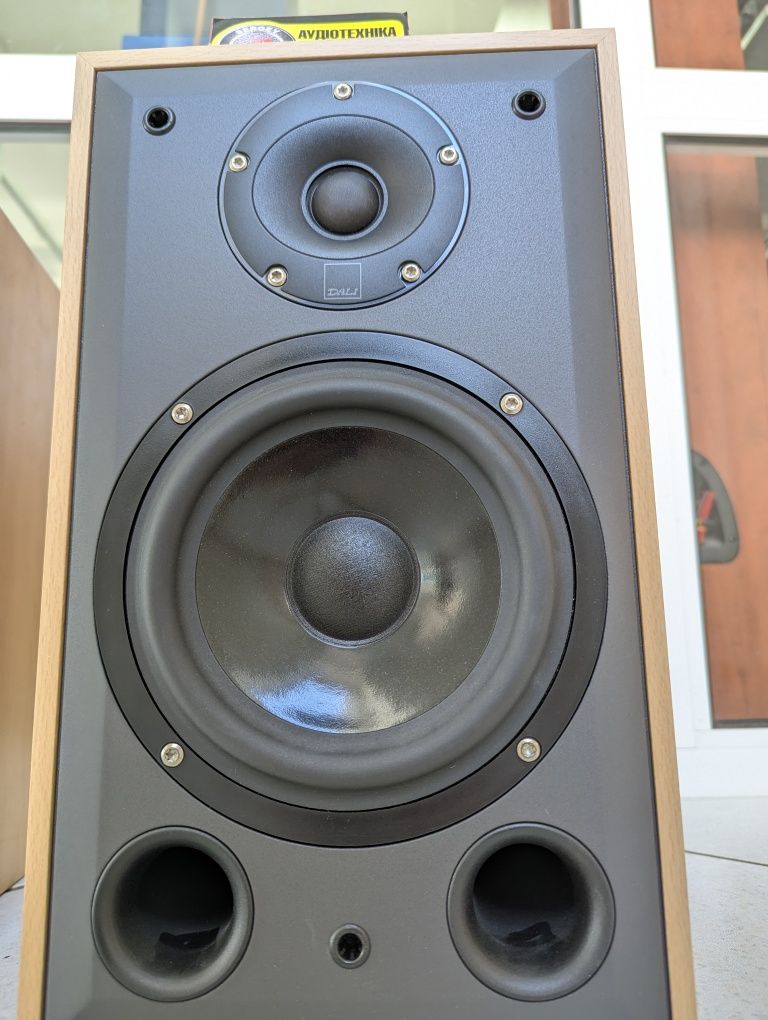 Hi-Fi Акустика Dali Blue 2002. Вес 11 кг. Дания