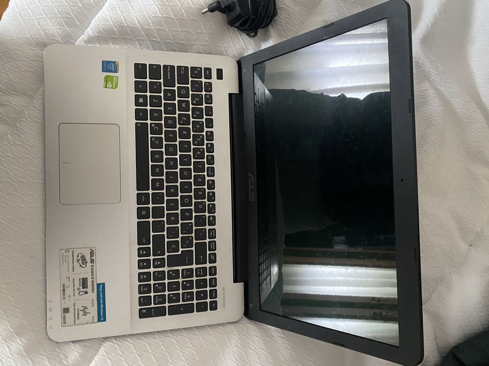 Portatil Asus X555L