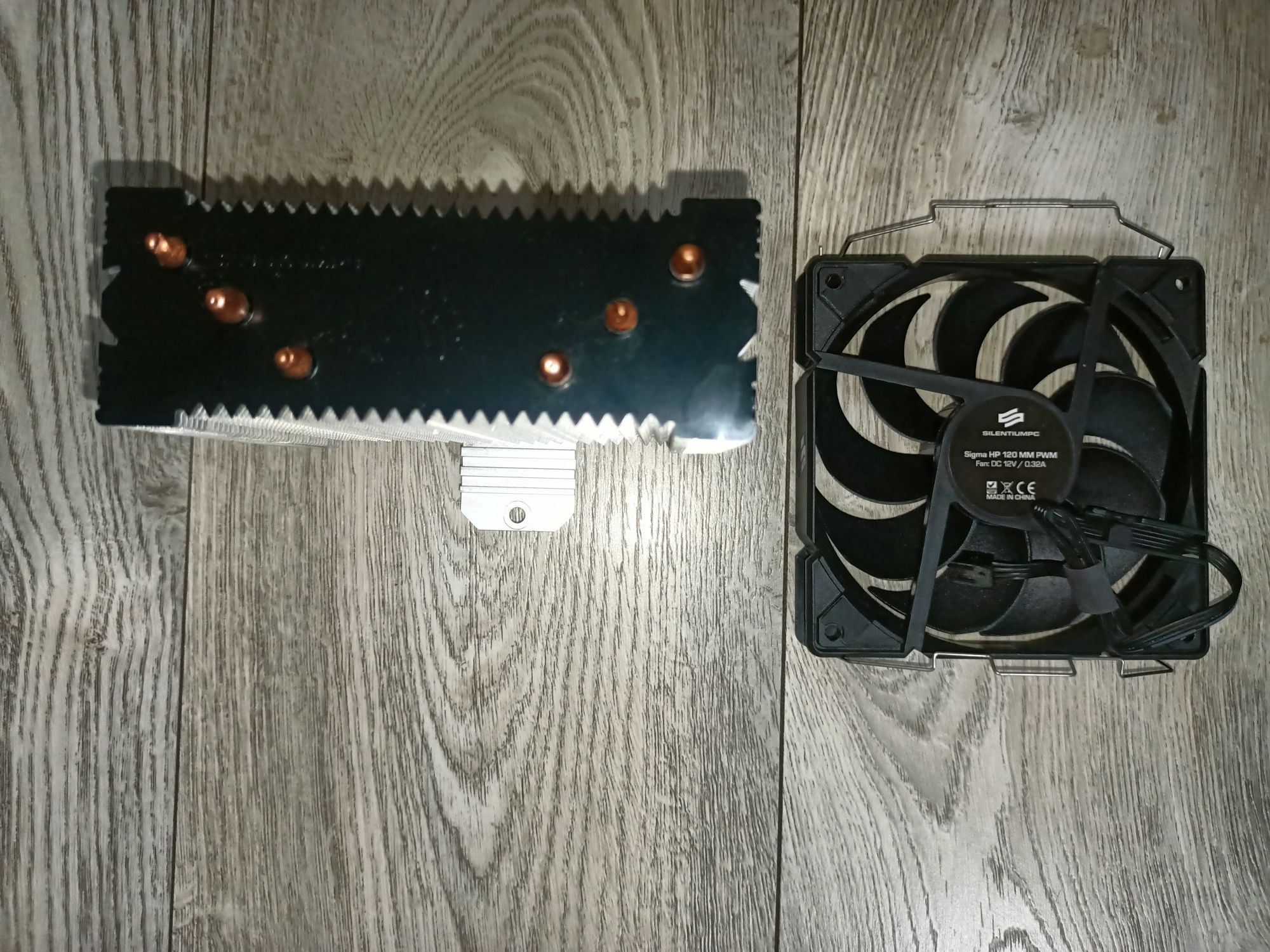 Radiator z Ciepłowodami Procesora z Wentylatorem