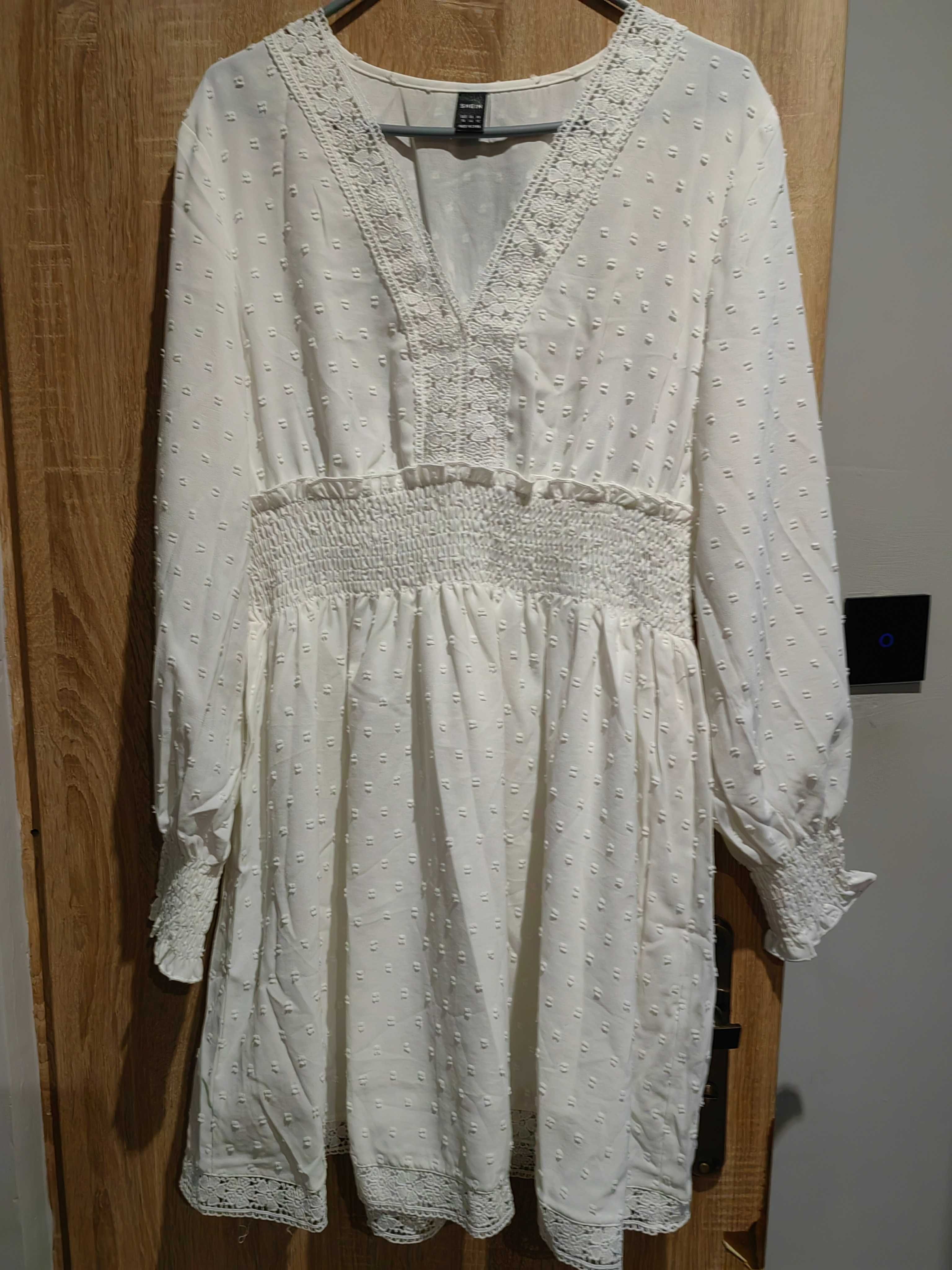 Sukienka boho biala