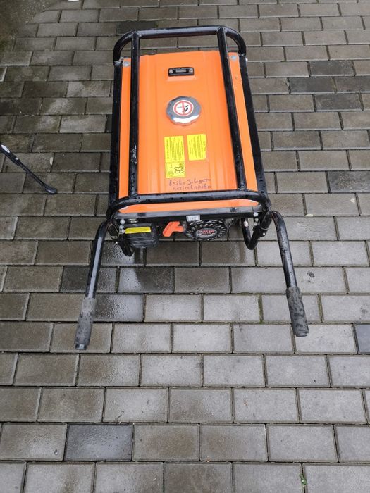 Бензиновий електрогенератор